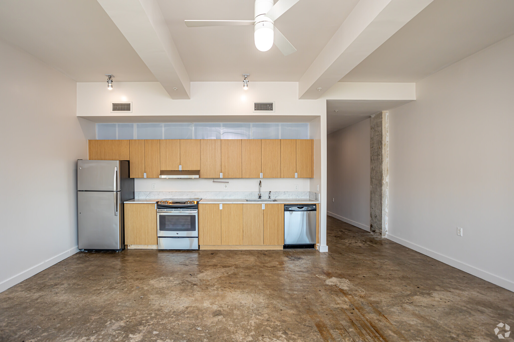 1BR, 1BA - 928SF - The Commerce Building