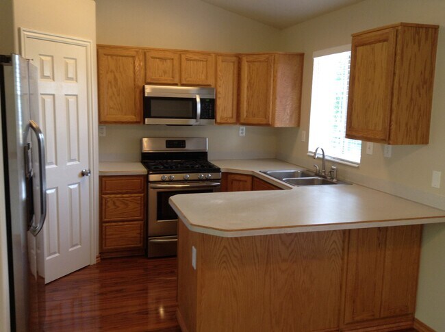 Building Photo - 929 Canfield Dr