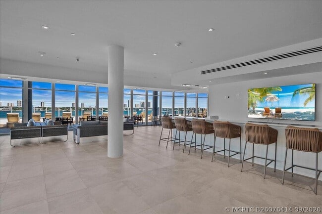 Building Photo - 220 Lake Shore Dr