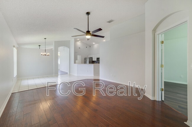 Building Photo - 491 Goldenmoss Loop