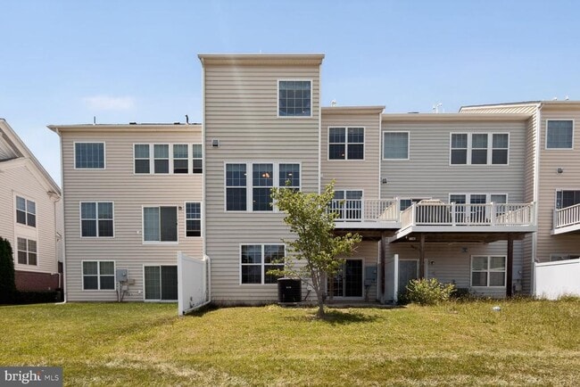 Building Photo - 25450 Hopton House Terrace