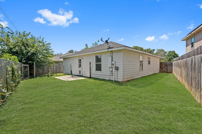 Building Photo - 1631 Quail Run