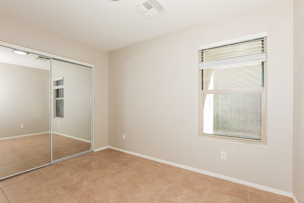 Building Photo - 2541 S De Soto Rd