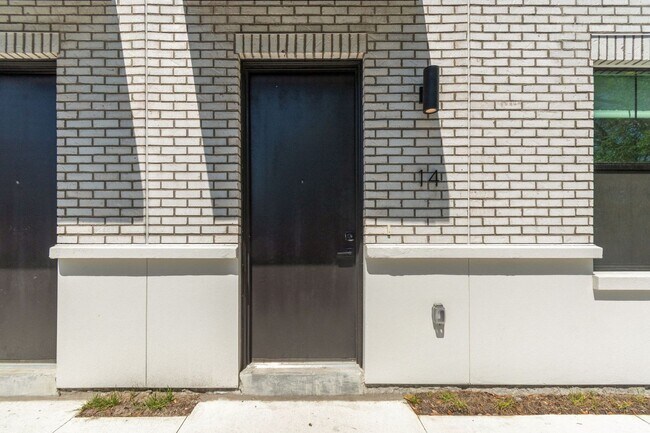 Building Photo - New Construction Townhome For Lease downtown Tampa, Ybor City, Gas Worx