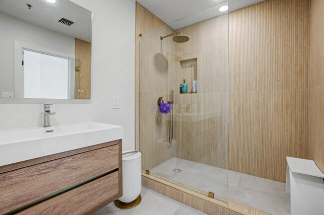 Building Photo - Downtown Atlanta Luxury Condo