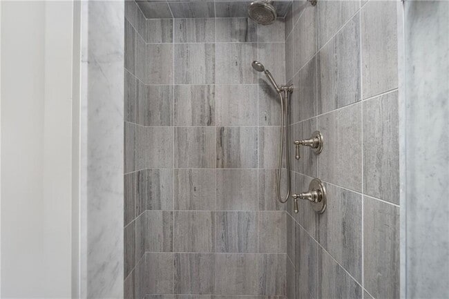 Building Photo - 9 Anthony St