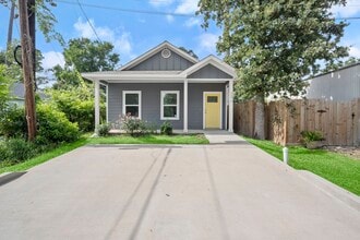 Building Photo - 16670 Meadowcroft St