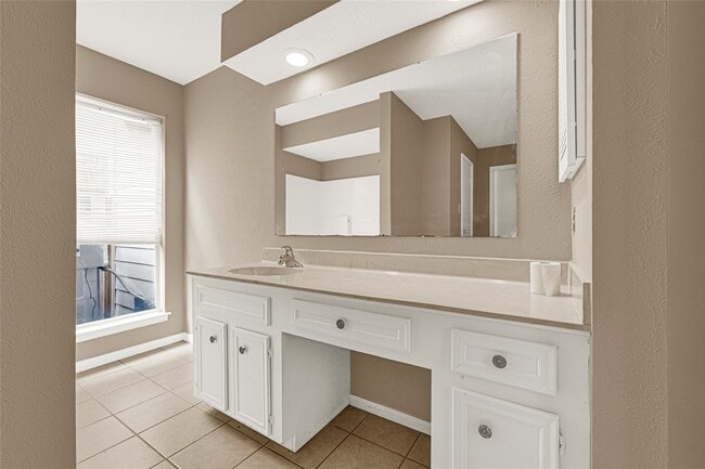 Building Photo - 3023 Jewel Ann St