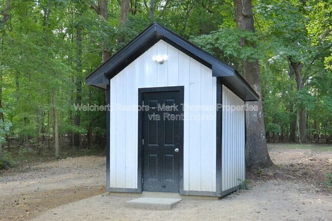 Building Photo - 1705 Mason Rd