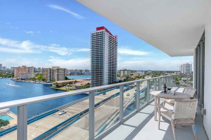 Building Photo - 4010 S Ocean Dr