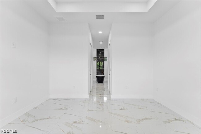 Building Photo - 548 Long Island St E