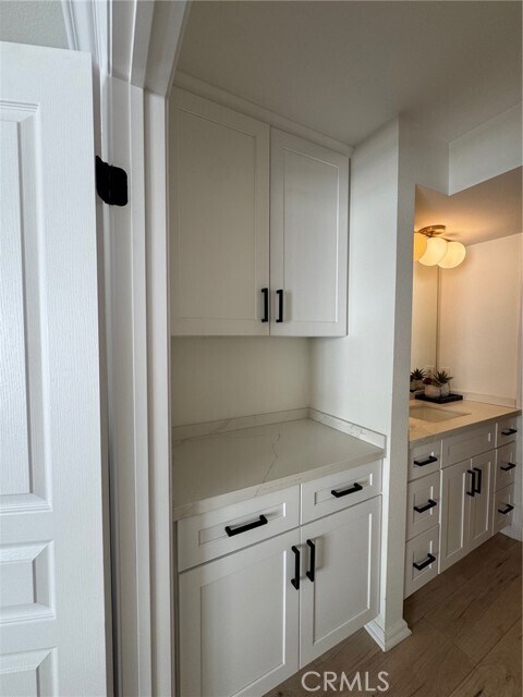 Building Photo - 7320 Hawthorn Ave