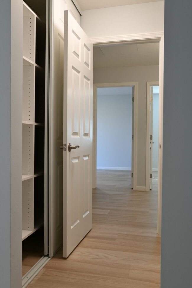 Building Photo - 145 Evergreen Way