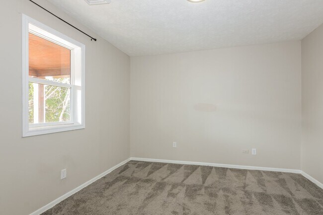 Building Photo - 1515 Villa Ave