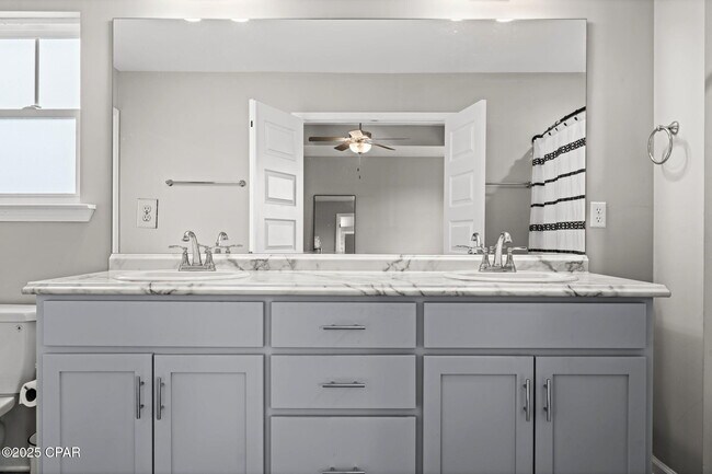 Building Photo - 406 Raven Ln