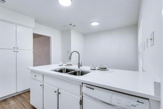 Building Photo - 1422 Deborah Ave