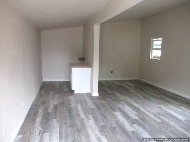 Building Photo - North Tacoma Home with Old World Charm