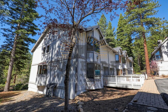Building Photo - Gorgeous Condo in Central Incline - Dog fr...