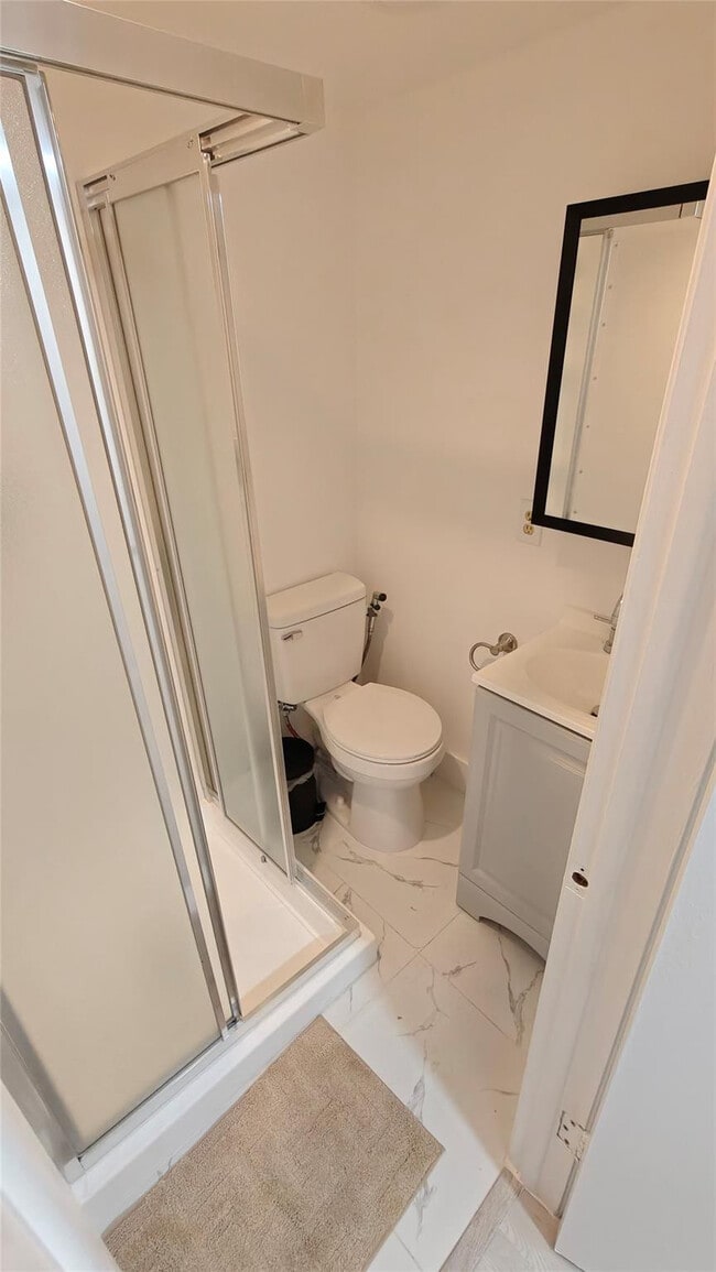 Building Photo - 555 SE 8th St