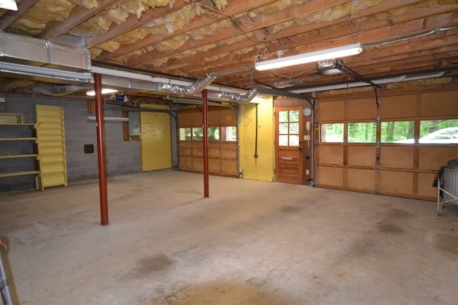 Building Photo - 226 Park Ln