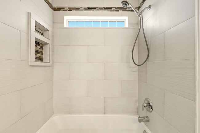 Building Photo - 3 Bed 2.5 Bath Home in Green Valley Ranch!