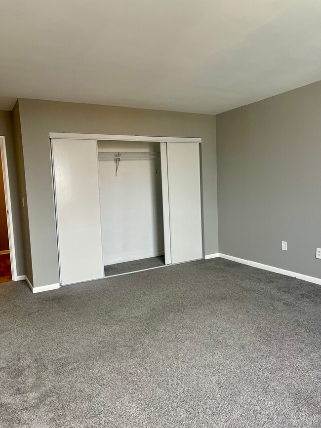 Building Photo - 50 Birdseye St