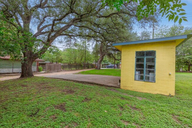 Building Photo - 3809 Maplewood Ave