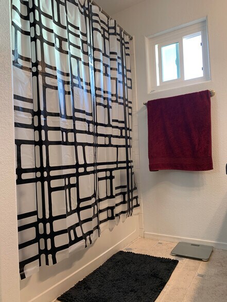 Master Bathroom - 113 Buffalo Dr