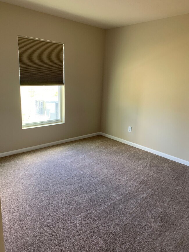 Building Photo - Bay Meadows Lakes Gated Community!!!