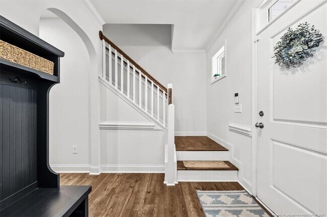 Building Photo - 400 Everest Ct