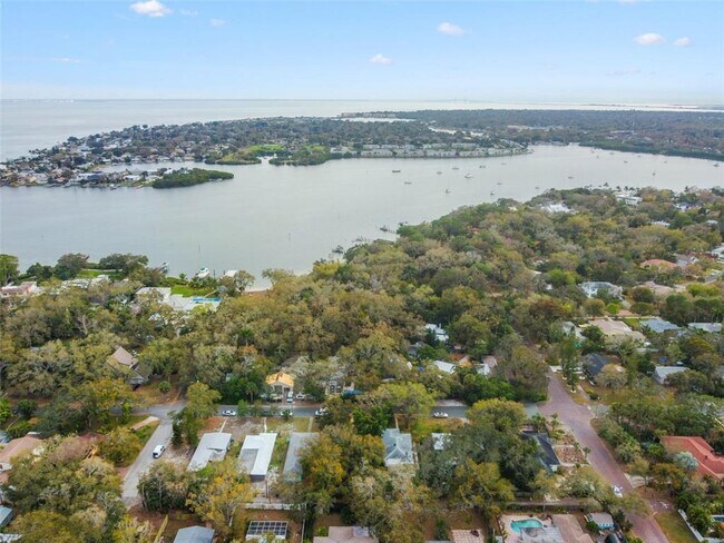 Building Photo - 145 24th Ave SE