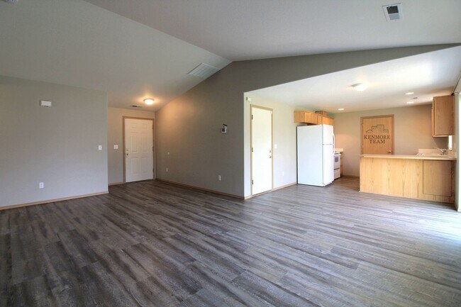 Building Photo - 3 Bedrooms, 2 Bath Home in West Pasco