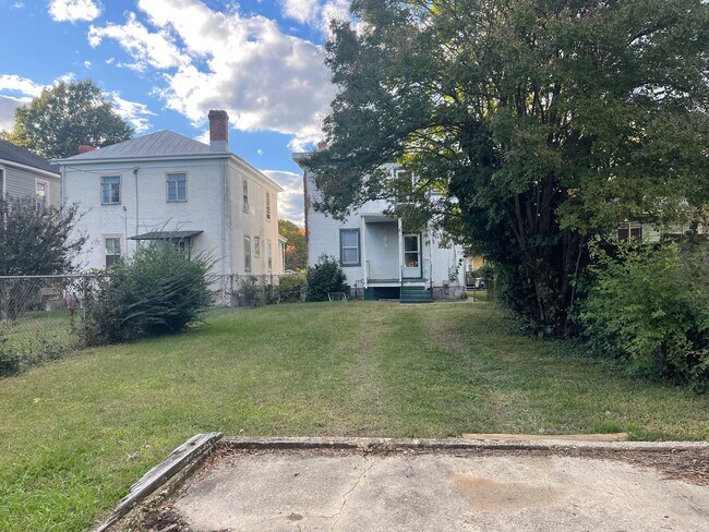 Building Photo - Large house on the North Side of town! Central HVAC, Laundry, Large yard, all appliances.
