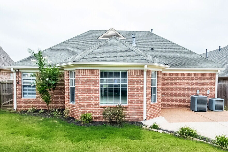 Building Photo - 4313 Genevieve Dr