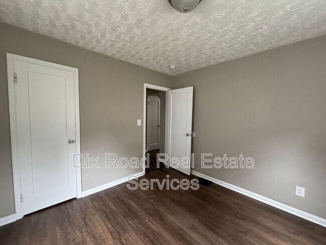 Building Photo - 660 Gramont Ave