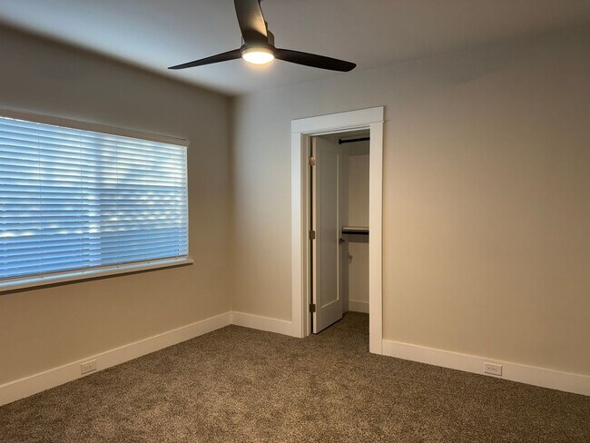 Building Photo - 509 Sierra Blvd