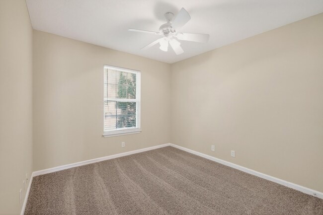 Building Photo - 851 Kanatak Ln