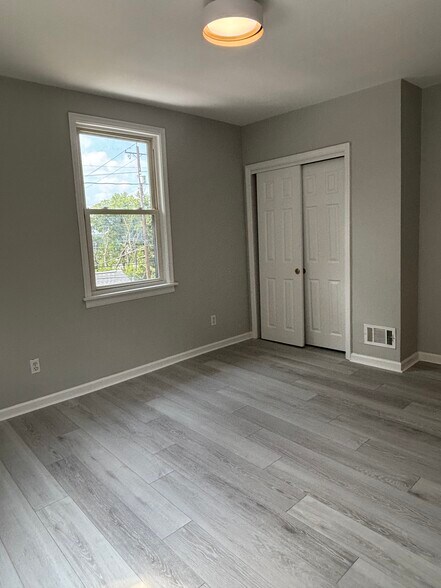 Building Photo - 205 E Columbia Ave