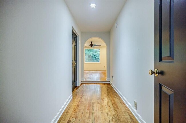 Building Photo - 183 Locust St NE