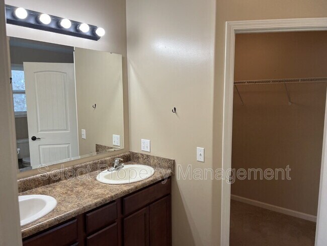 Building Photo - 12860 Starling Cove