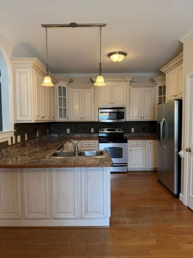 Building Photo - 4 Bed/2.5 Bath Home - Desirable Glen Laurel Subdivision - CBA School District