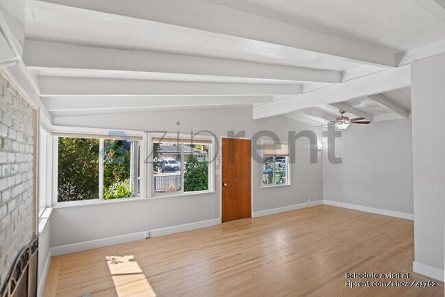 Building Photo - 3350 Pepper Tree Ln
