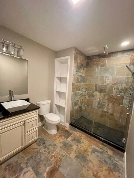 Building Photo - 11 W Market St