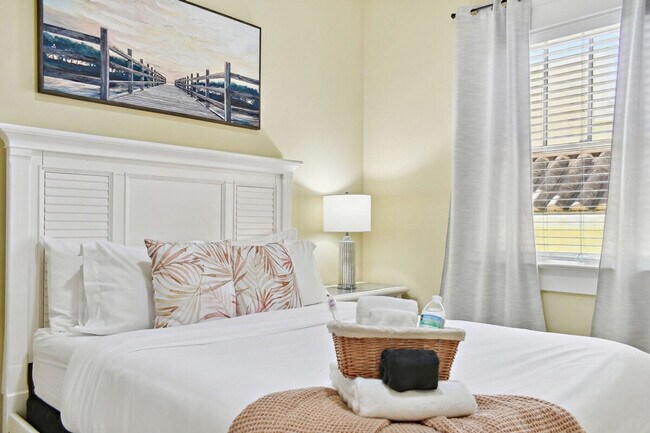 Building Photo - 509 S Willow Ave