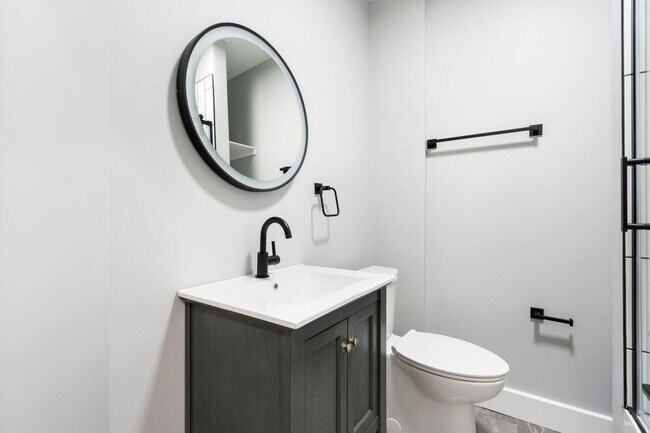 Building Photo - Beautifully Renovated 3 Bed/2.5 Bath Home in Mt Washington - Convenient Location