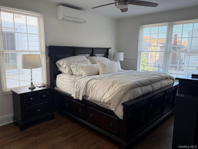 Building Photo - 326 E Walnut St