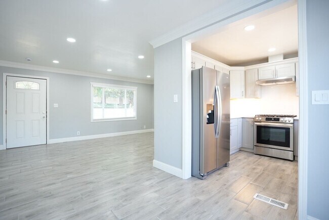 Building Photo - Charming Three Bedroom Westwood Napa Home