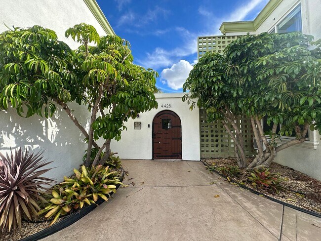 Building Photo - Beautiful 2B 1BA Condo w/ Reserved Parking...