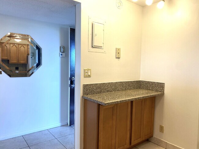 Building Photo - Cypress Bend Top Floor Private Corner 2/2 Available Now!