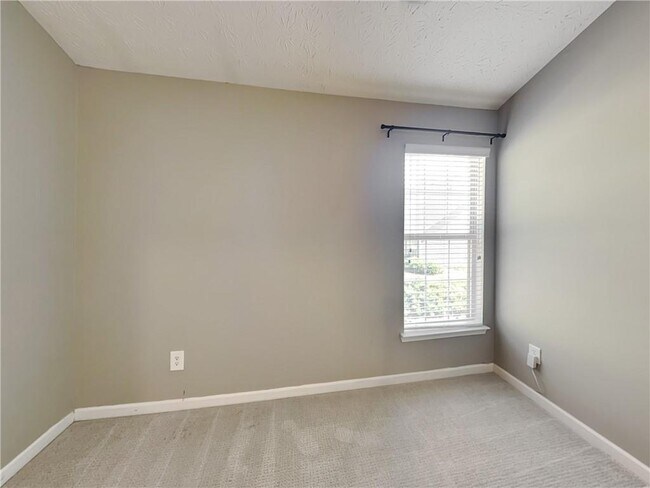 Building Photo - 1401 Gates Cir SE